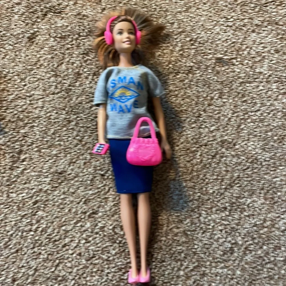Mommie Barbie, kids and accessories